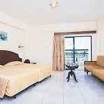 Отель Papantonia 3*